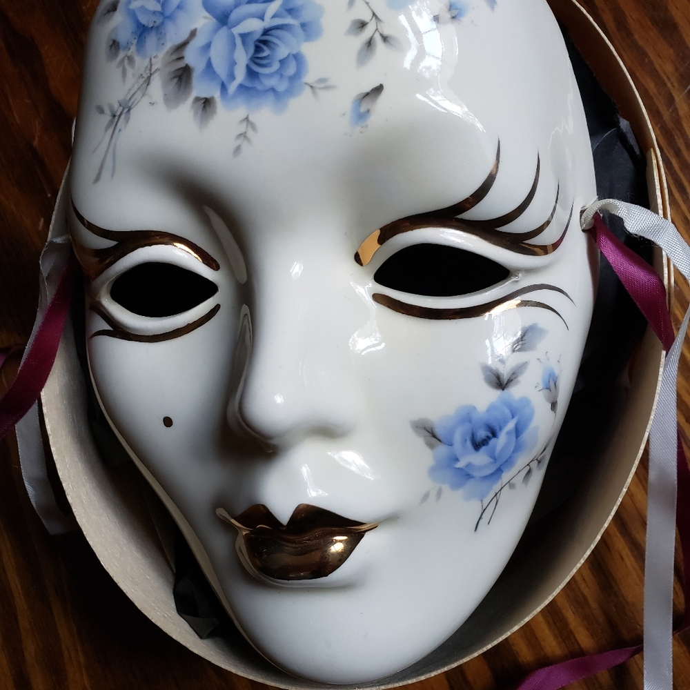 Carnival mask decor
